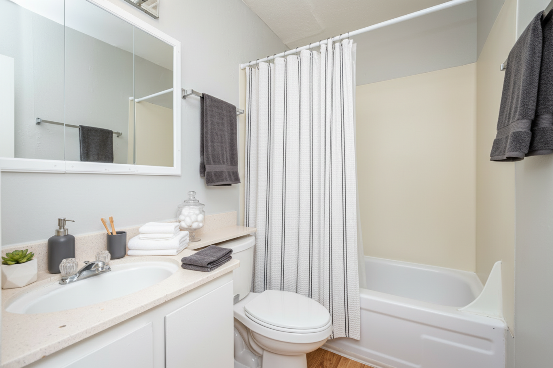 Rancho Cordova Apartment: 2850 La Loma Drive