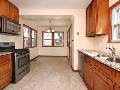 Newly Renovated 4 bedroom 2 bath home. – photo 1