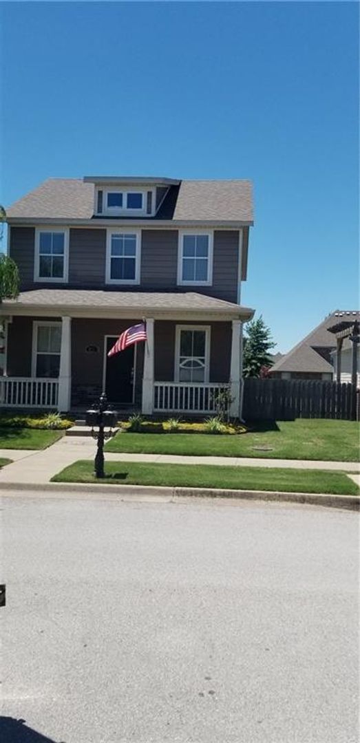 Fayetteville House: 631 Longfellow