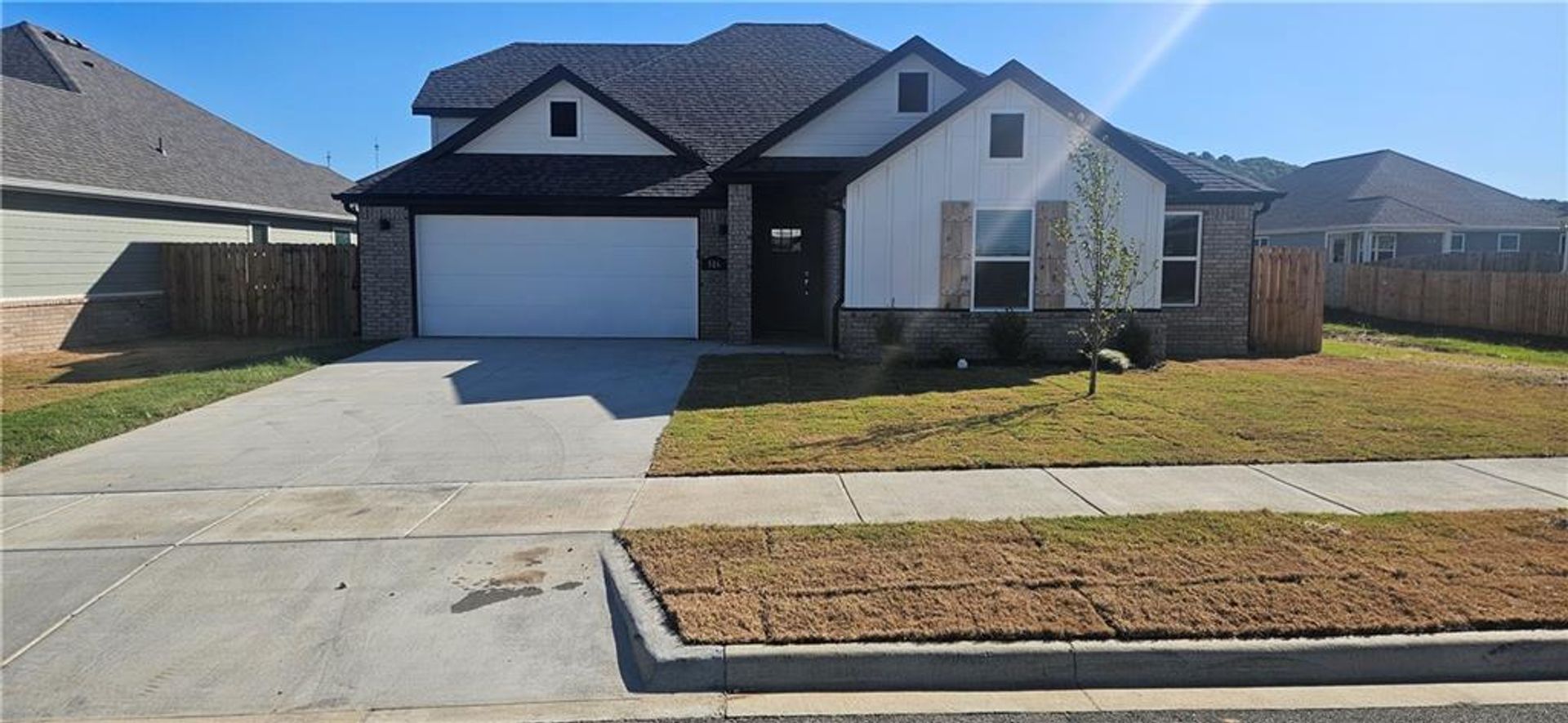 Fayetteville House: 516 Benchmark Ln