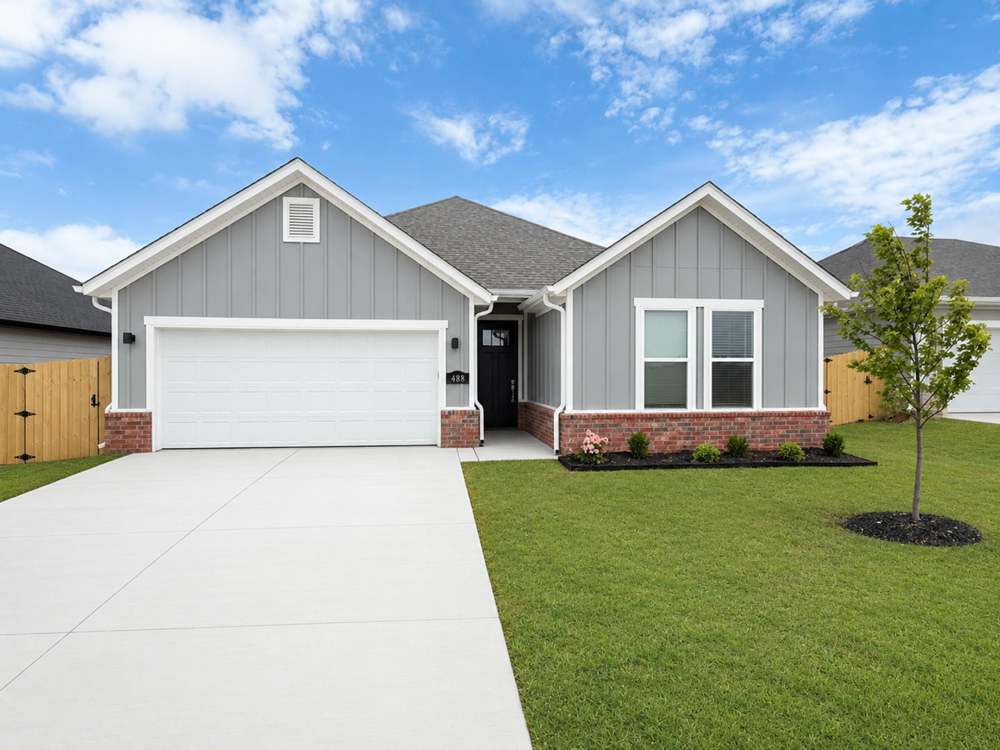 Fayetteville House: 488 S Calico