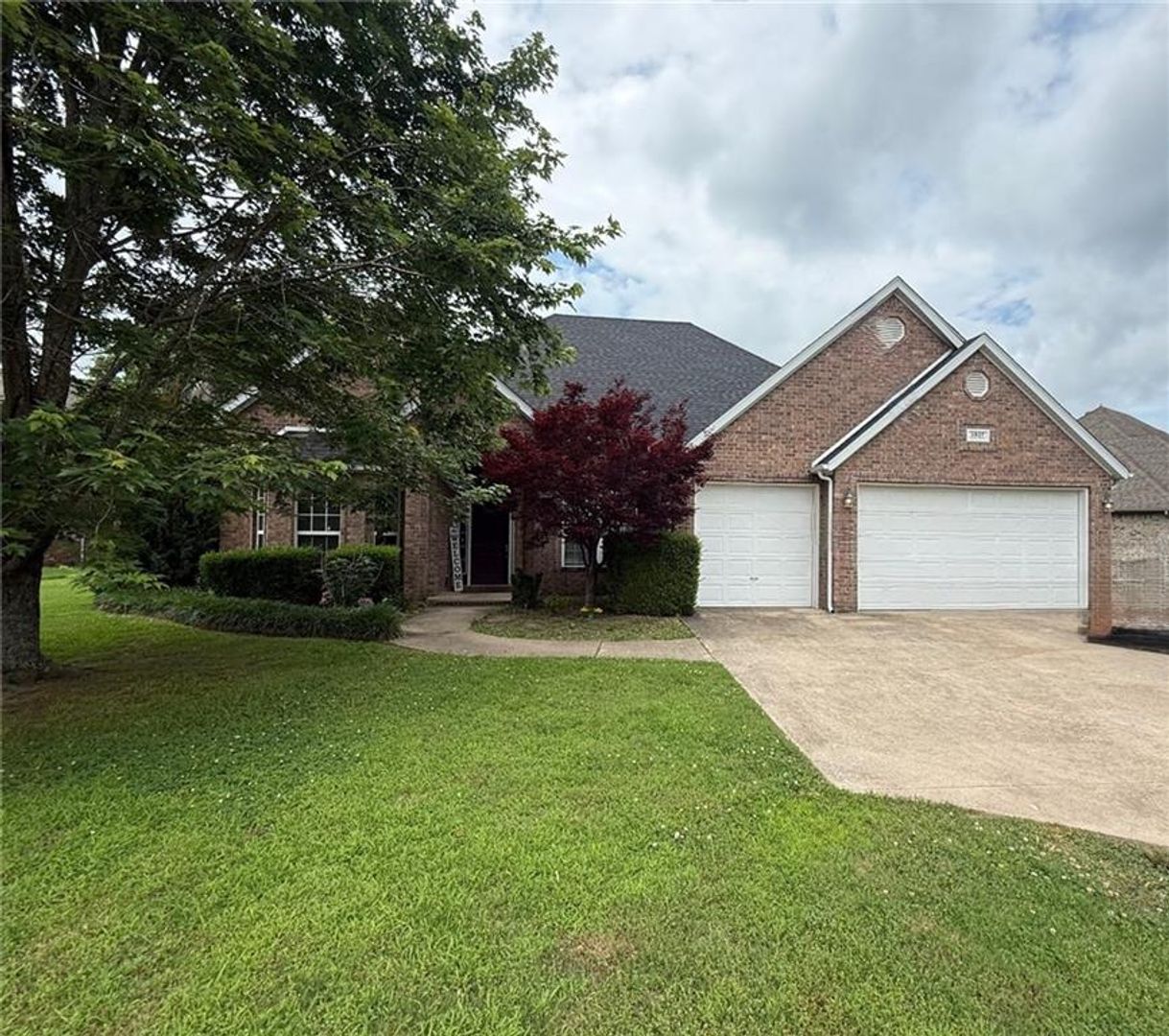 Fayetteville House: 1837 Pumpkin Ridge