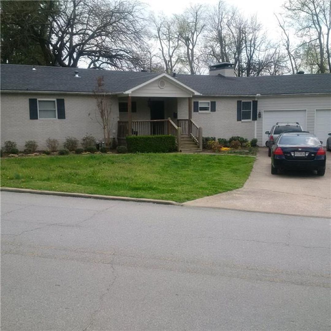 Fayetteville House: 231 Prospect