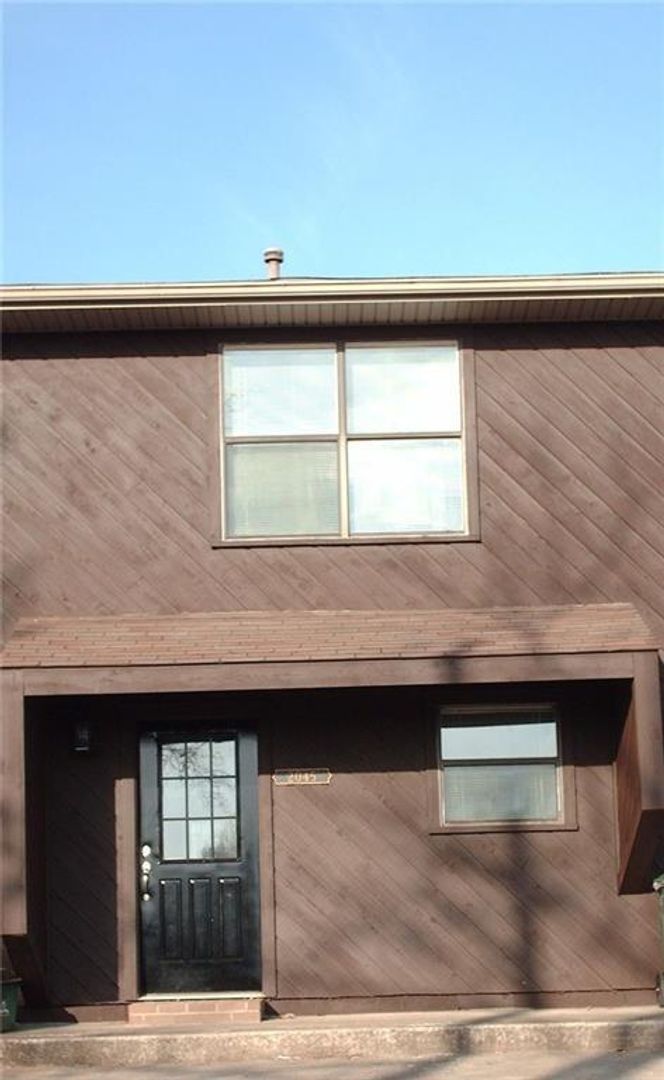 Fayetteville Apartment: 2043-2049 East Oaks