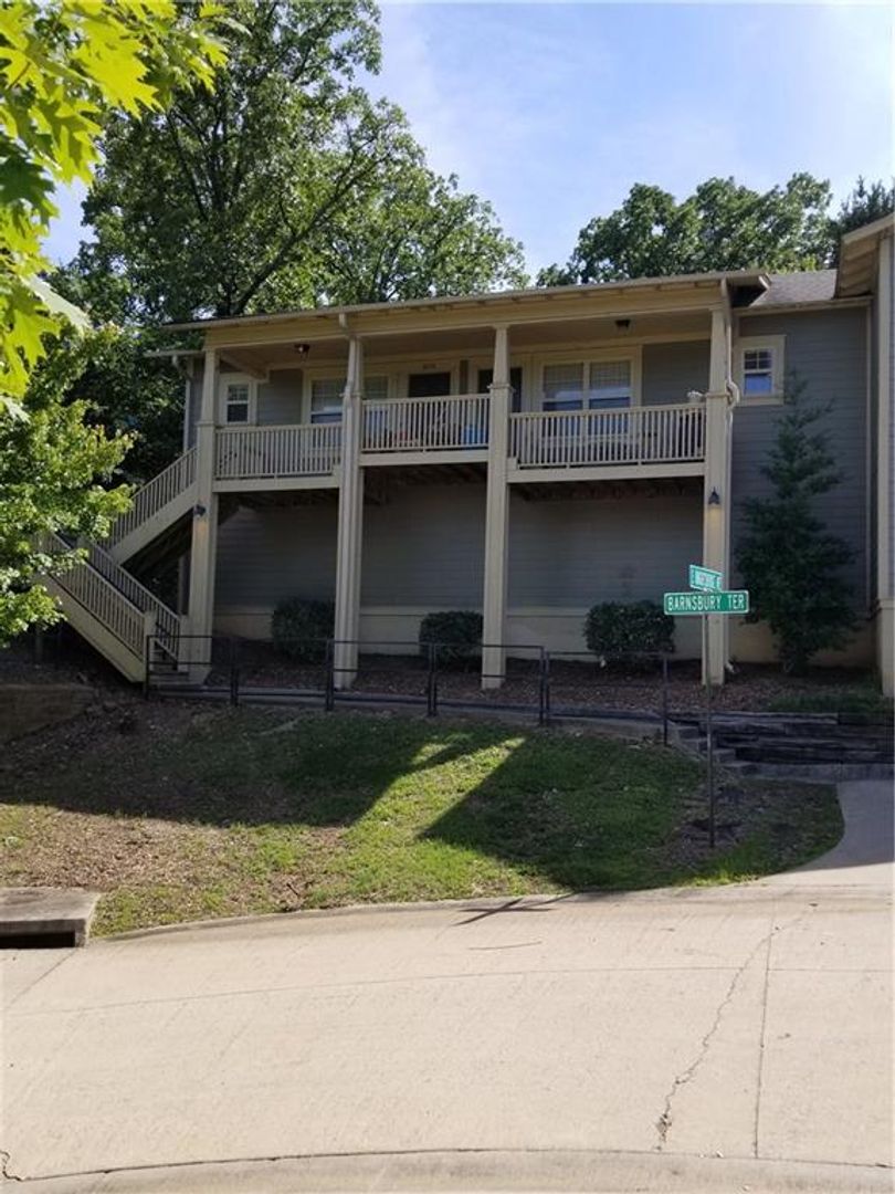 Fayetteville Apartment: Barnsbury