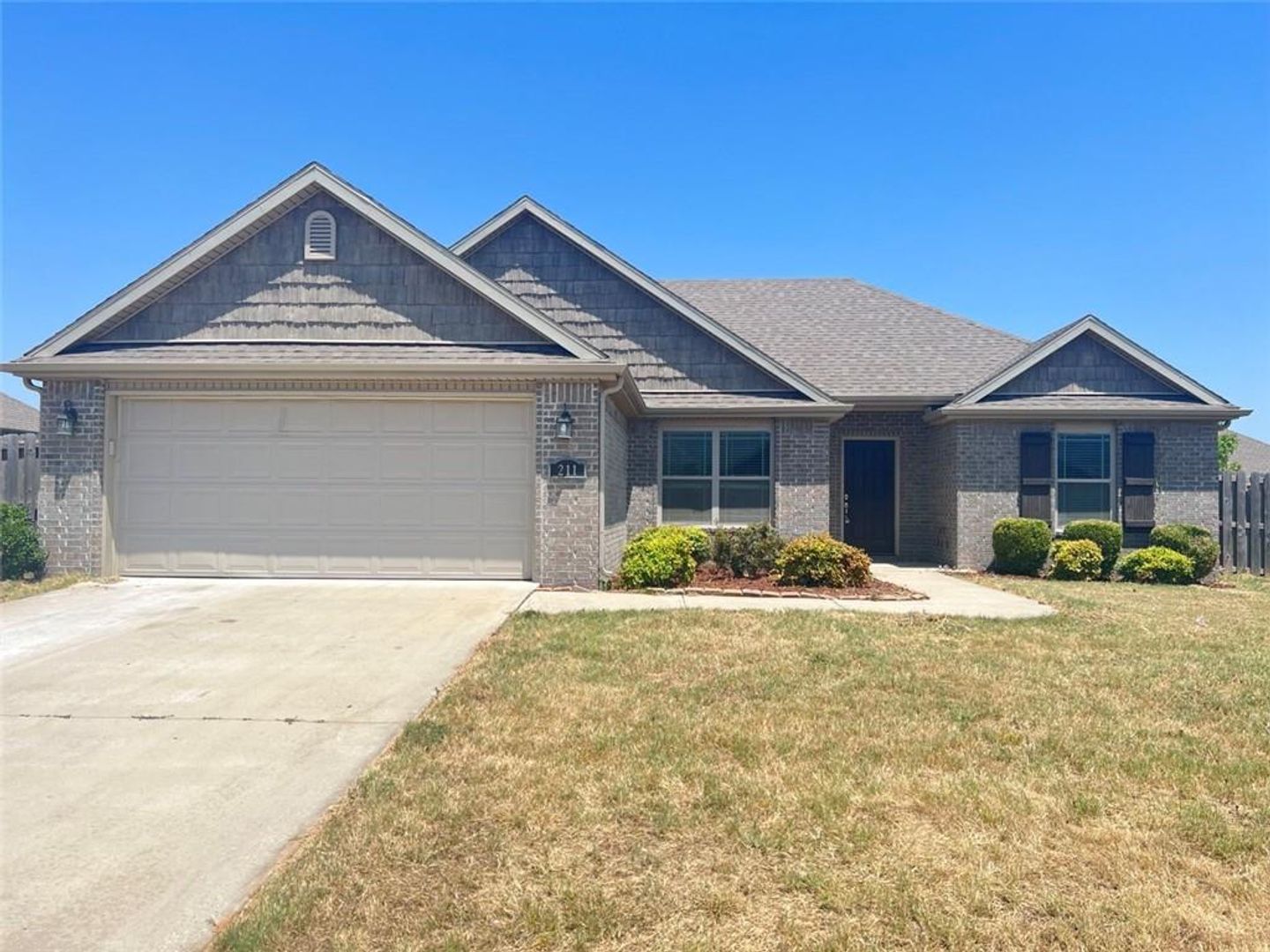 Centerton House: 211 Genoa Way