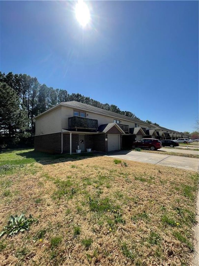 Fayetteville Apartment: 2215 - 2221 Skyler