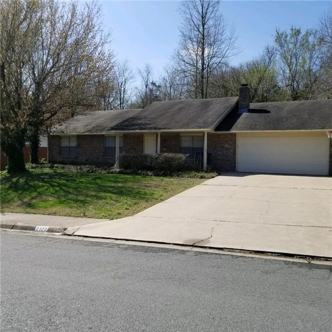Fayetteville House: 2323 Kantz