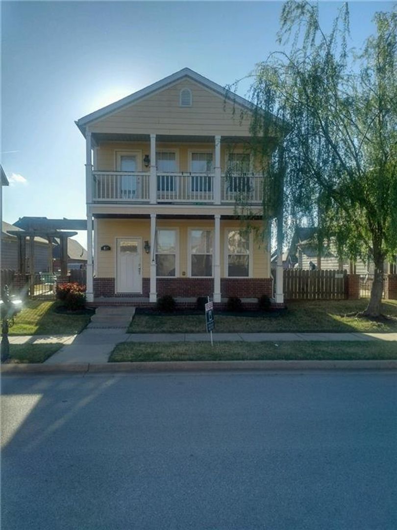 Fayetteville House: 637 Longfellow