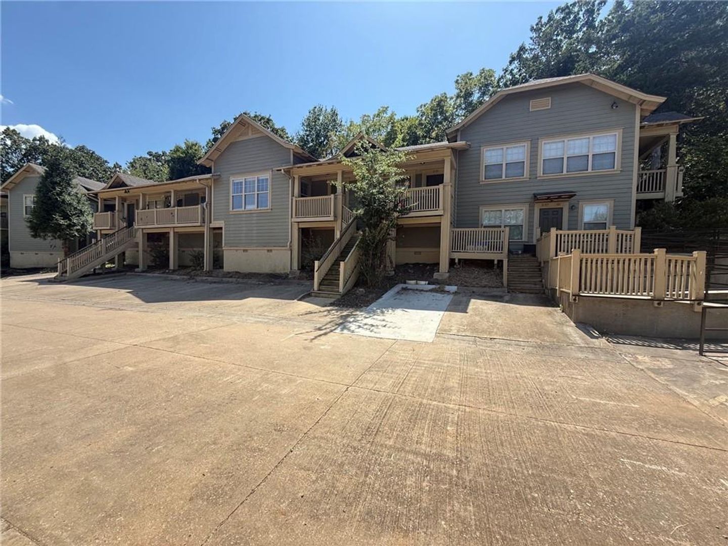 Fayetteville Apartment: Barnsbury