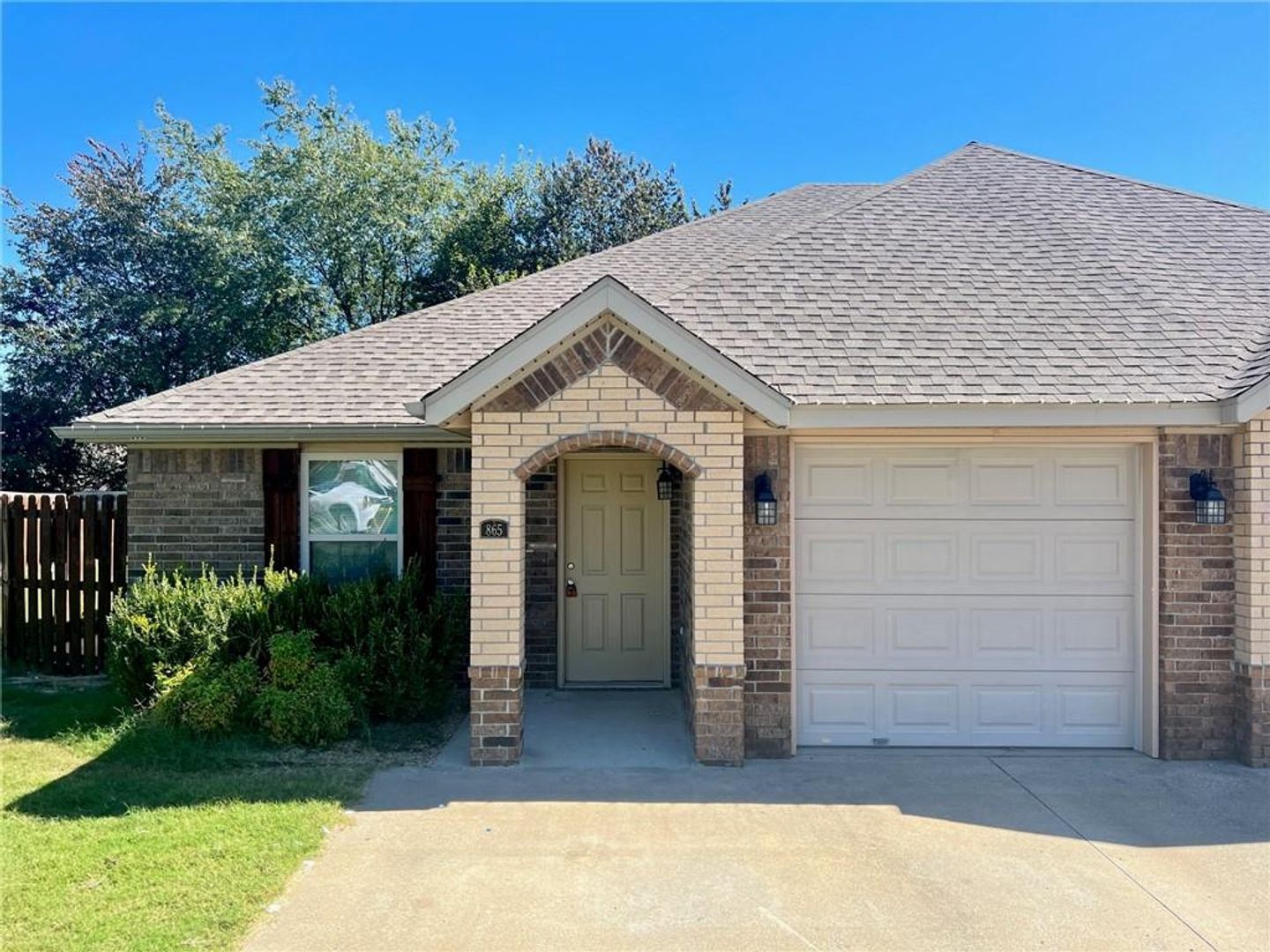 Centerton Apartment: 865 - 867 Meadowlands