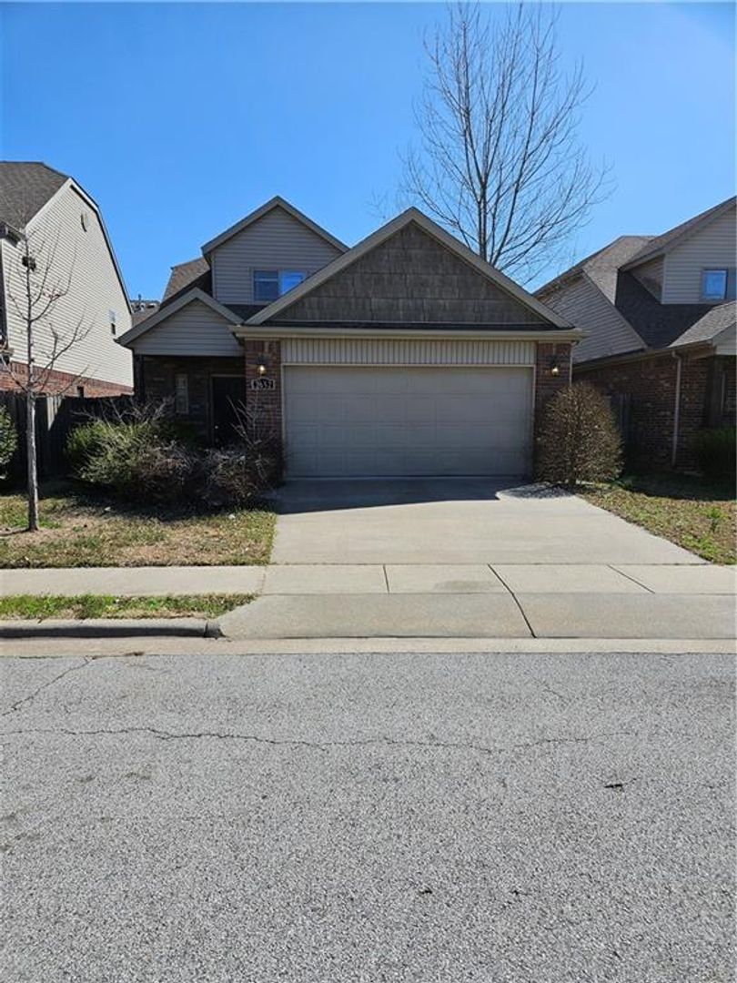 Fayetteville House: 2652 Valencia