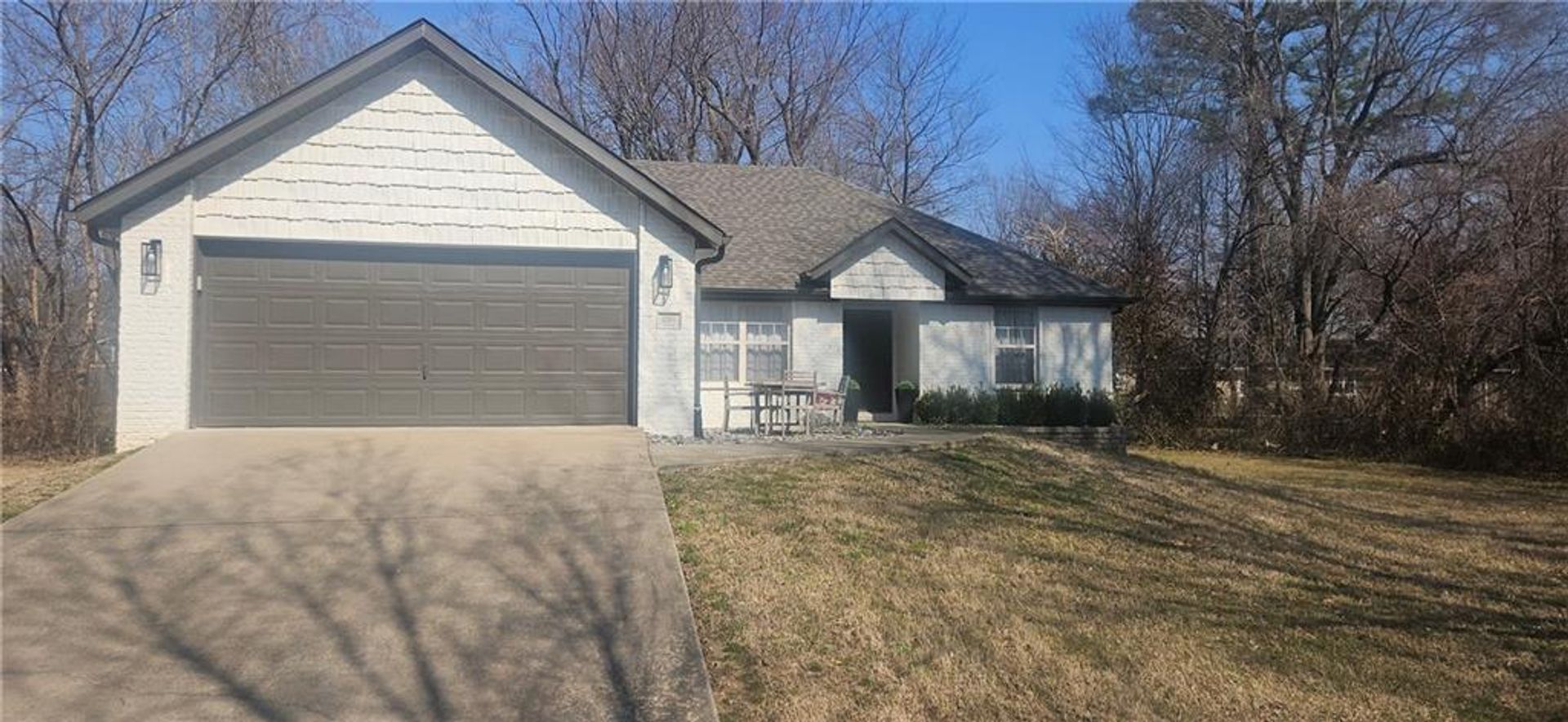 Fayetteville House: 1290 Sang Ave