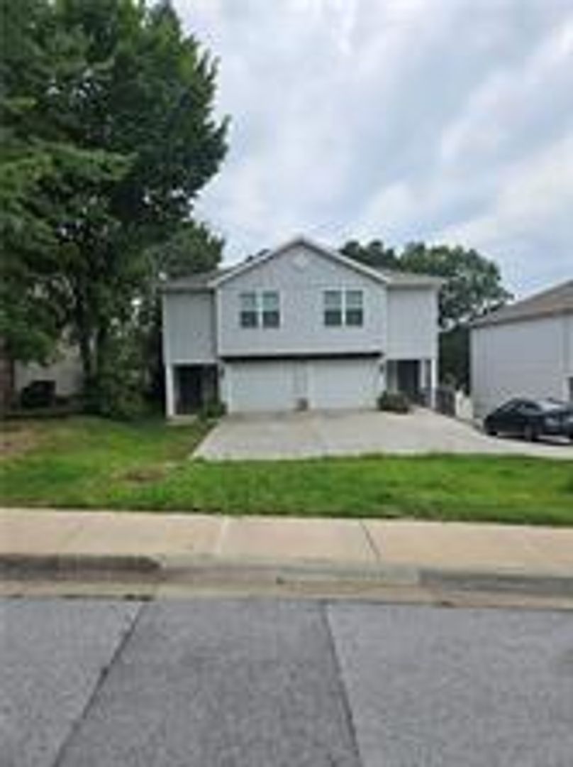Fayetteville Apartment: 2483 Brophy St