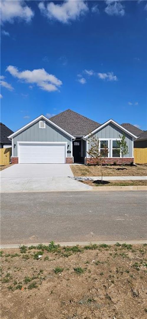 Fayetteville House: 488 S Calico