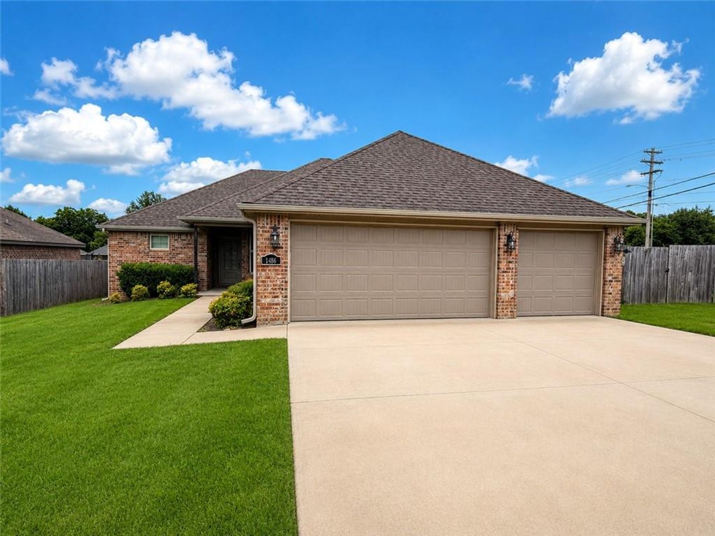 Fayetteville House: 1486 Blue Willow