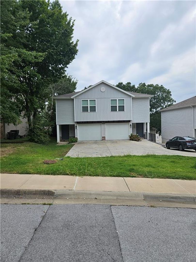 Fayetteville Apartment: 2489 N Brophy St