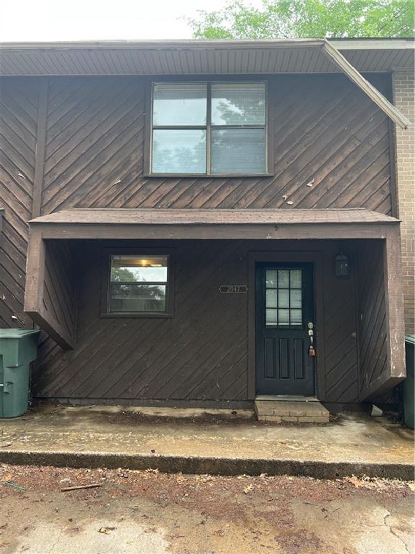 Fayetteville Apartment: 2043-2049 East Oaks