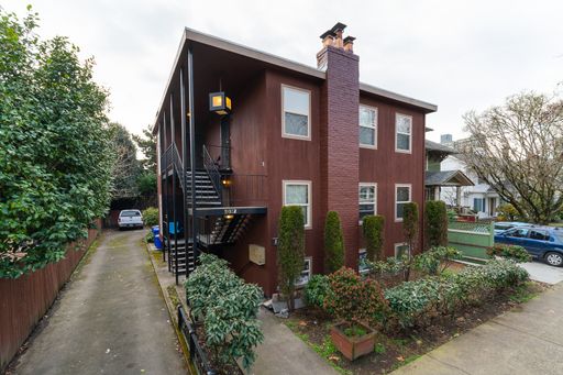 Bottom floor apartment- right in the heart of Sullivan's Gulch! Walk or Bike to Hollywood, Irvington, Alameda, Broadway! – photo 1