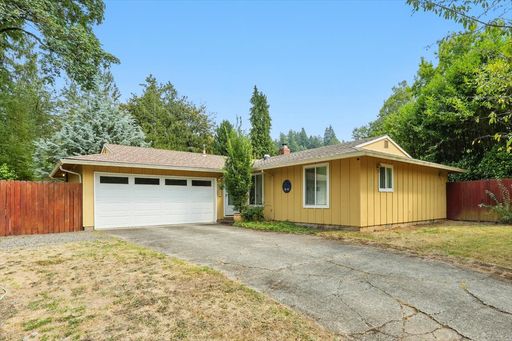 Charming Single-Level 3-Bedroom Home for Rent in West Linn!