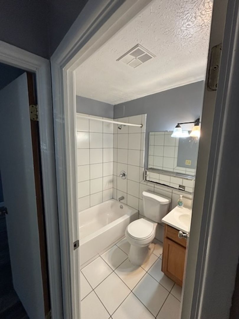 Cincinnati Apartment: 466-474 Pedretti Ave