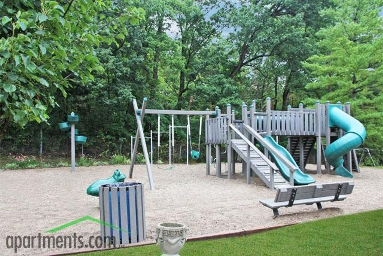 Cincinnati Apartment: 466-474 Pedretti Ave