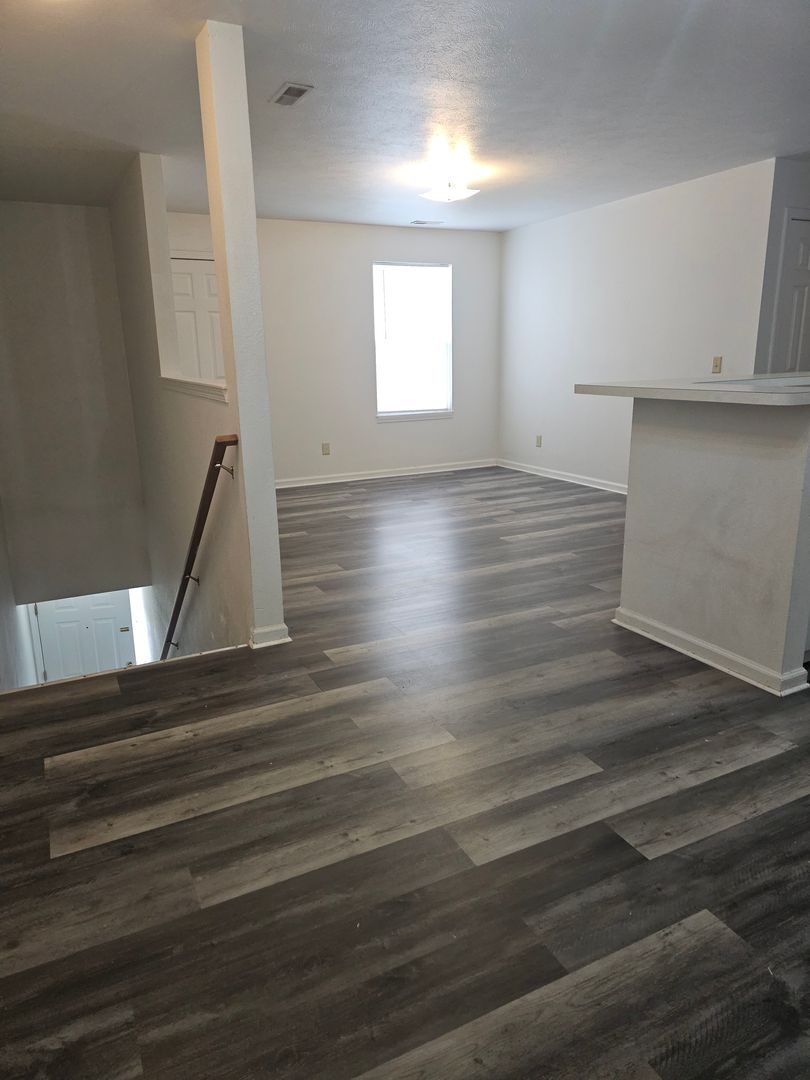 Sidney Apartment: 1201 Village Way