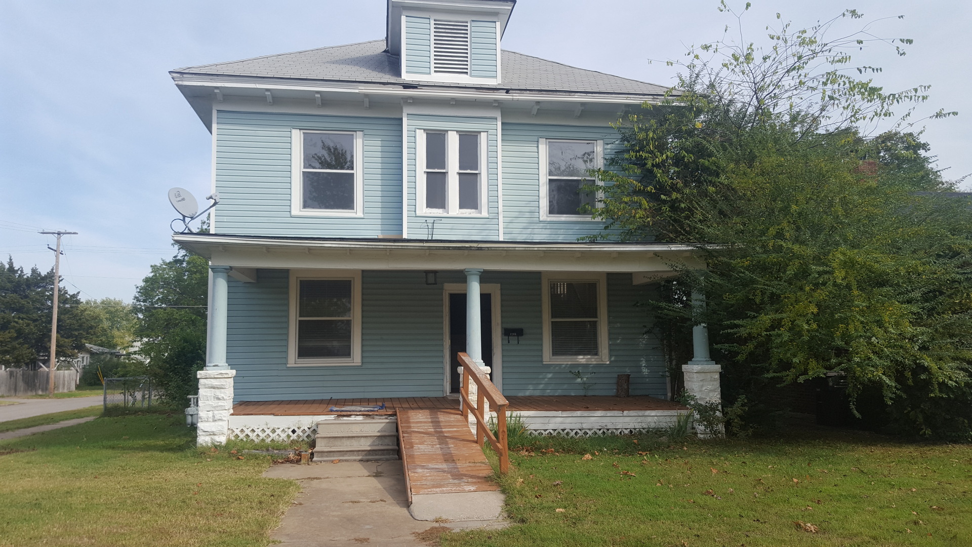 Bartlesville House: 1100 SE Dewey Ave