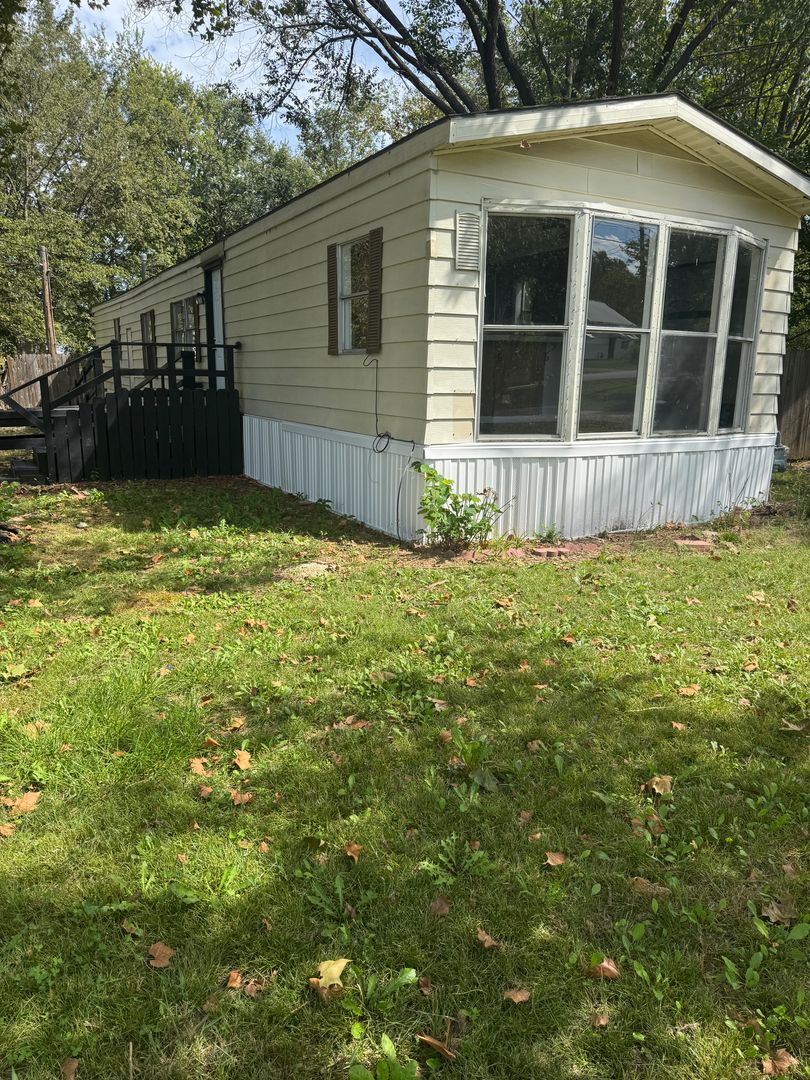 Bartlesville House: 328 NE Roselawn