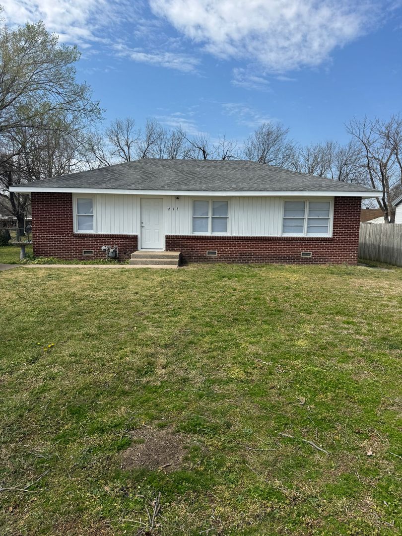 Bartlesville House: 213 NE Fenway Avenue