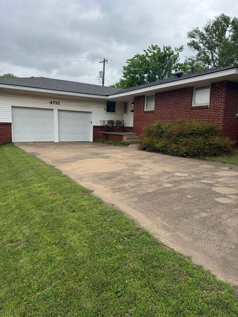 Bartlesville House: 4732 Cornell