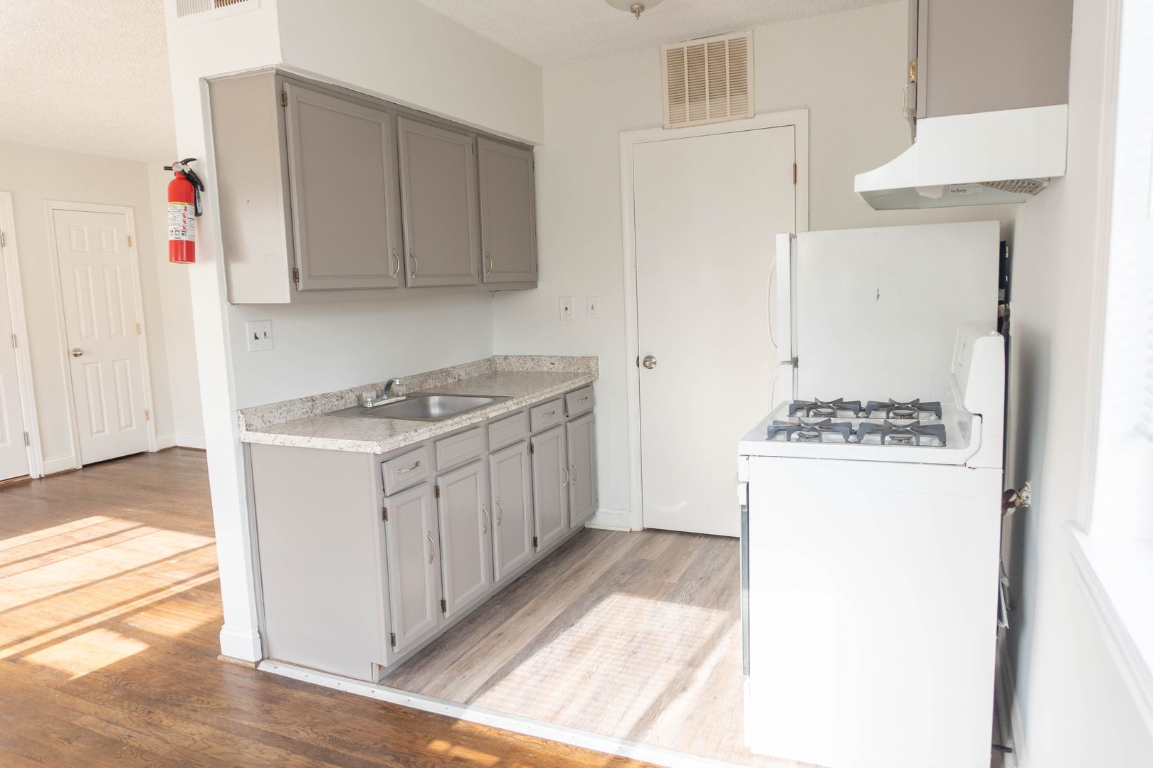 Washington Apartment: 1723 27th Street SE