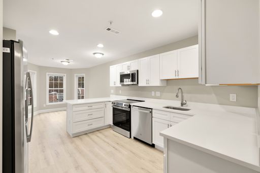 Modern Anacostia 2 BD/2BA - Move by 9/1 for One Month Free Rent – photo 1