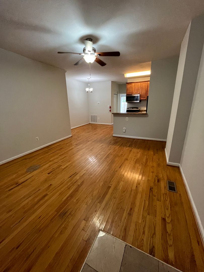 Washington Apartment: 211 Bates St. NW