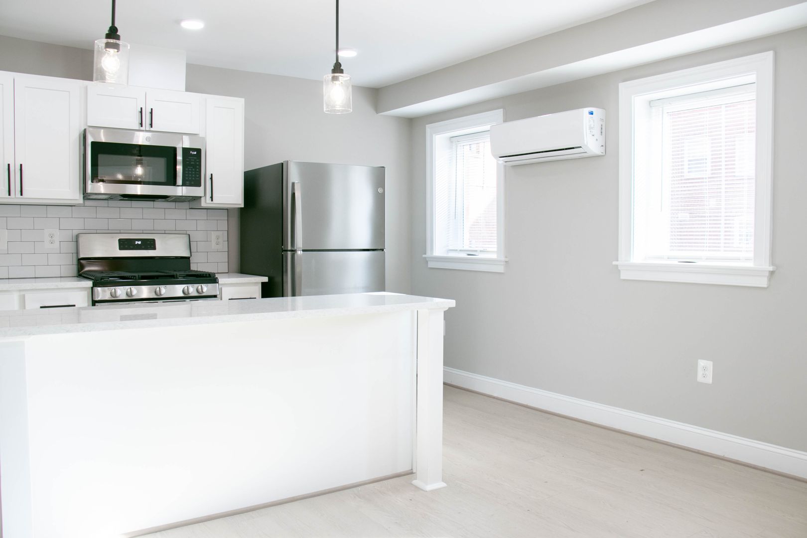 Washington Apartment: 116 44th Street NE