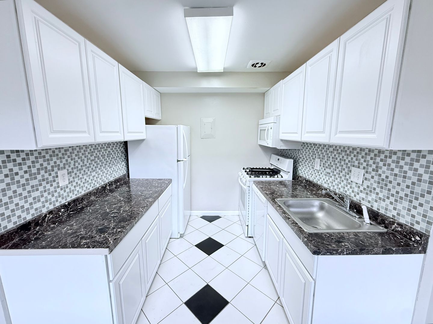New Carrolton Condo: 5440 85th Avenue, #T-1
