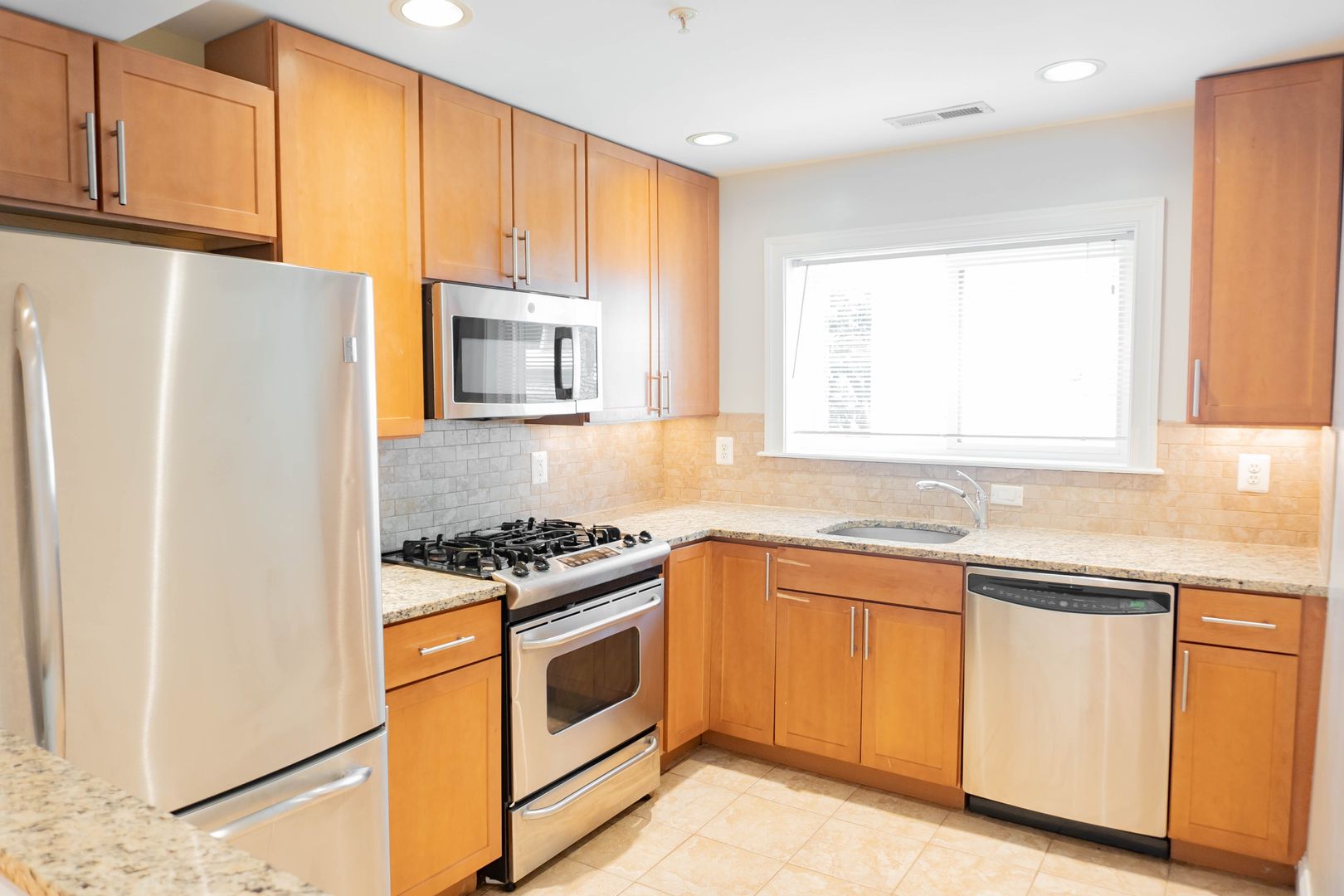 Washington Apartment: 1901-03 Lincoln Rd NE