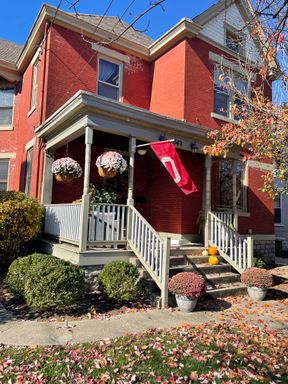 Hyde Park Single Family Home With Off-street Parking And Patio – photo 1