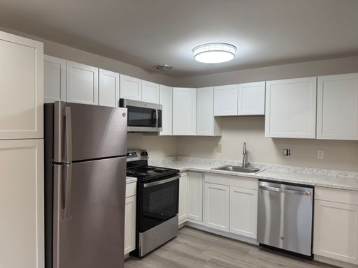 NEWLY RENOVATED OAKLEY 1 BEDROOM – photo 1