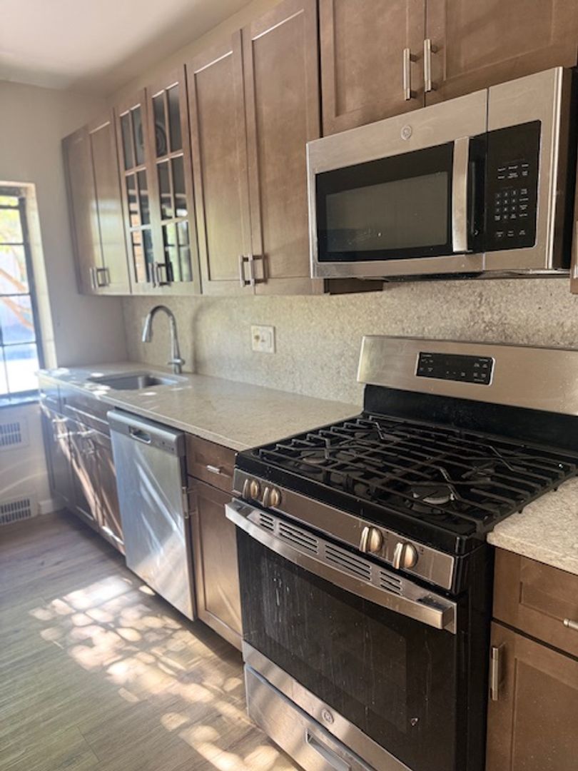 Cincinnati Apartment: 2552 Madison Road