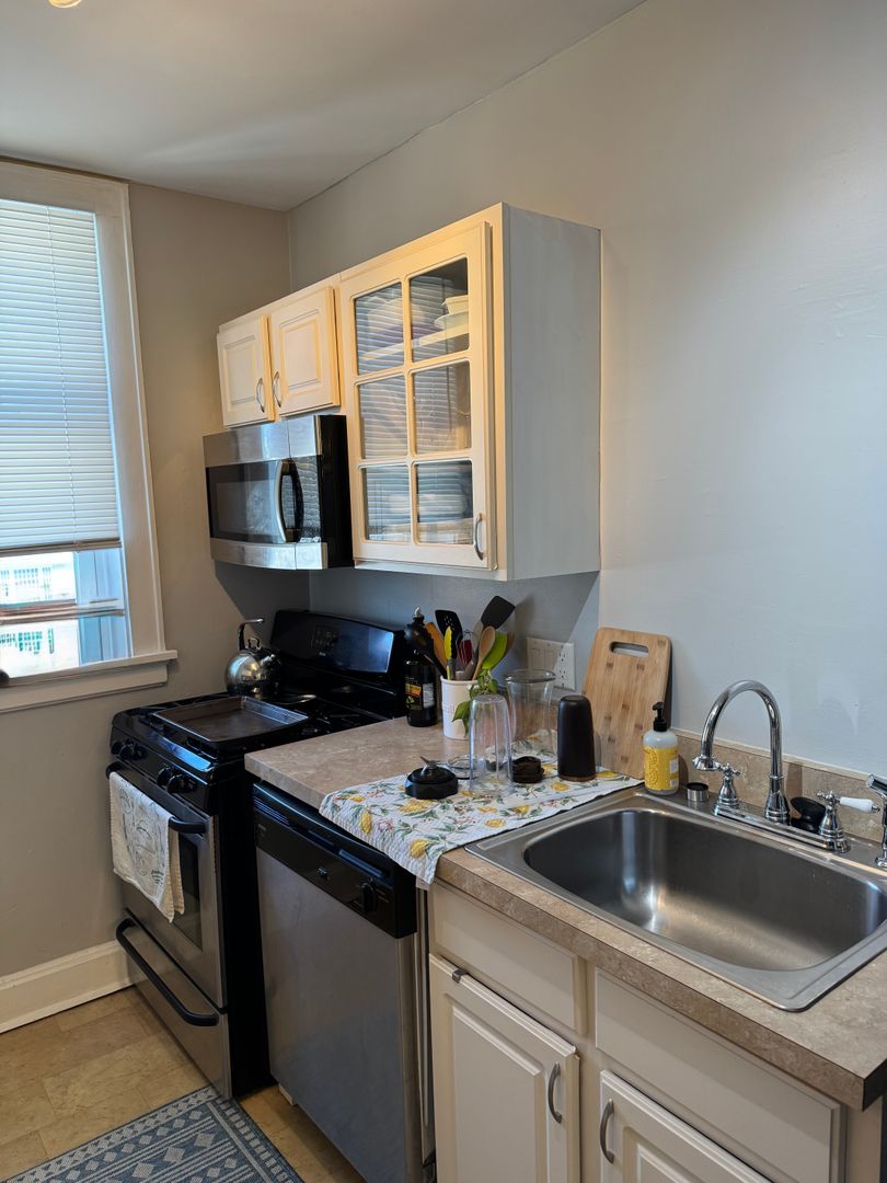 Cincinnati Apartment: 1350 Edwards Road