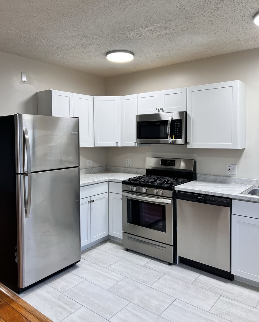 Cincinnati Apartment: 2923 Victoria Avenue