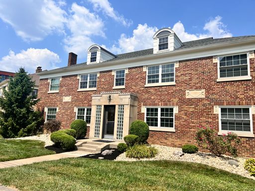 RENOVATED 2 BR/1BA IN HYDE PARK – photo 1