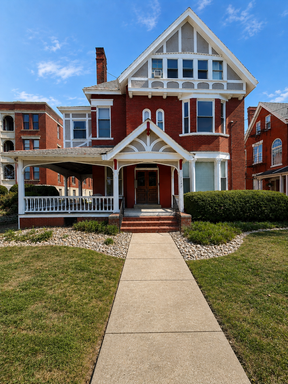 EAST WALNUT HILLS TWO BEDROOM-TWO BATHROOM – photo 1