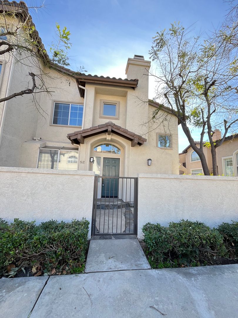 Rancho Santa Margarita Townhome: 52 Tierra Seguro