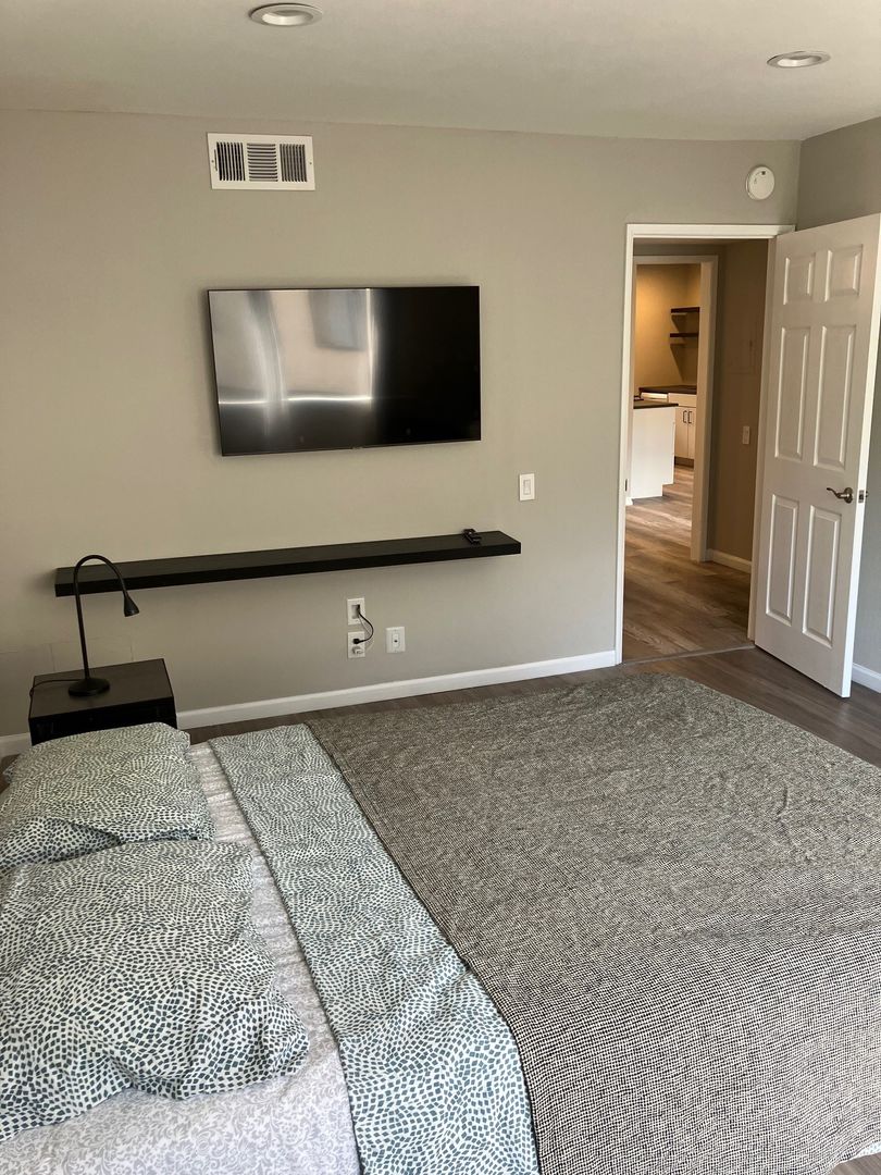 Mission Viejo Condo: 25895 Marguerite Pkwy.