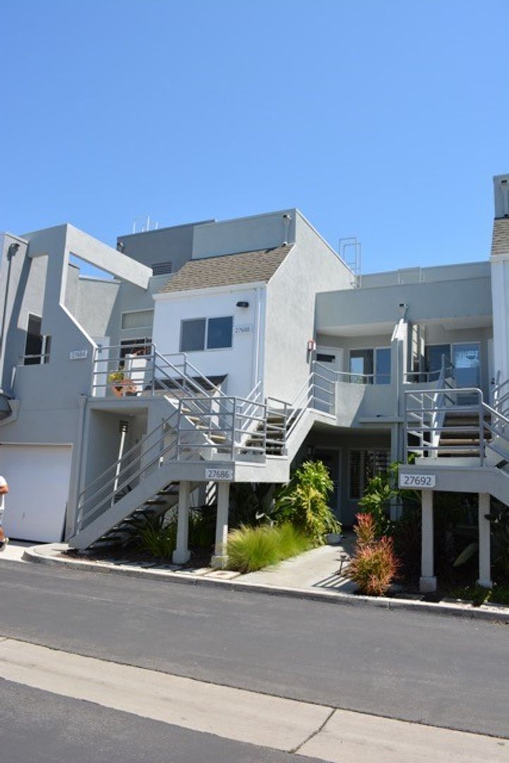 Mission Viejo House: 27688 Aquamarine