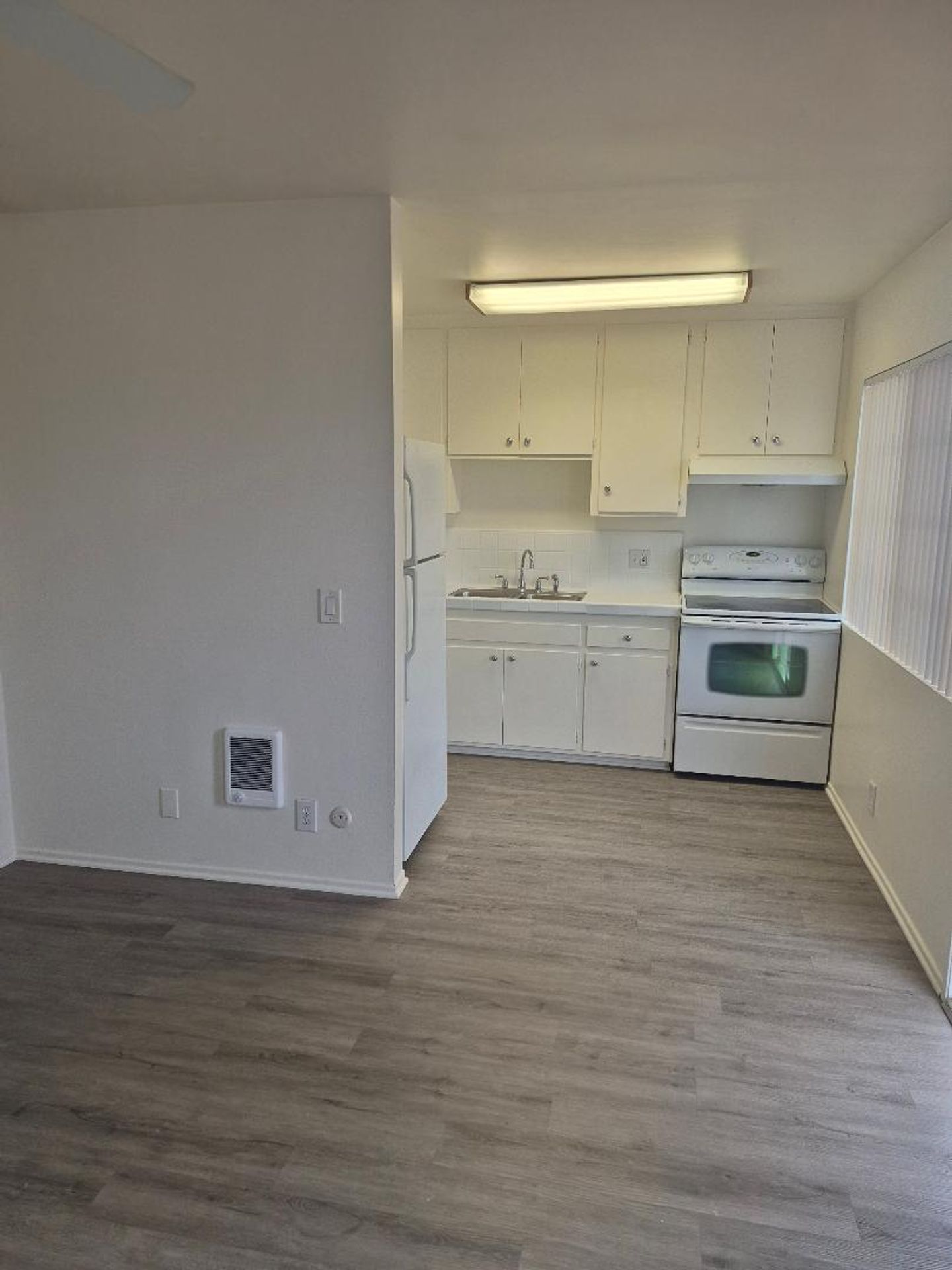 Costa Mesa Apartment: 1917, 1919 & 1921 Maple Avenue