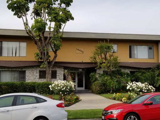 MUST SEE!!! Incredible unit in renovated Prime Sherman Oaks location adjacent to Park – photo 1