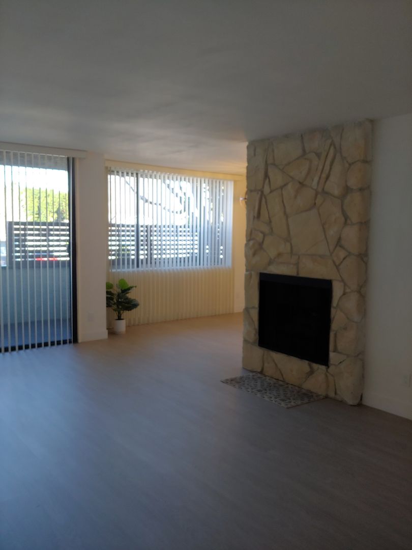 Sherman Oaks Apartment: 14424 Magnolia Boulevard